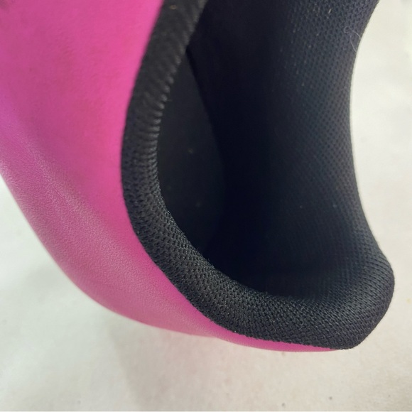 Puma Tacto Jr pink soccer cleats Big Kid Size 6 EU 38 Barbiecore Barbie youth - Picture 8 of 16